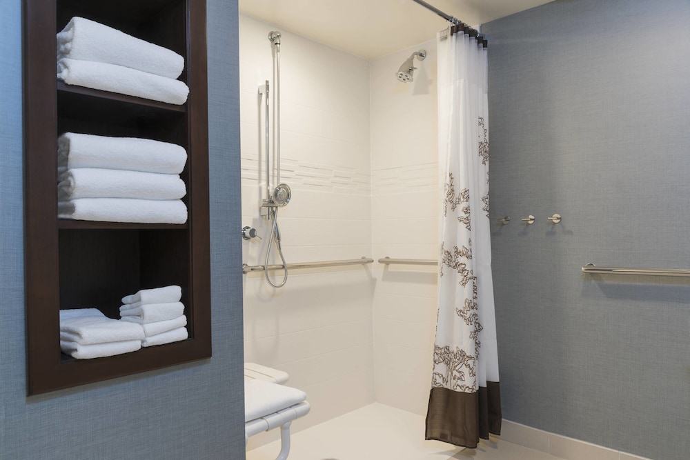 Residence Inn Milwaukee West 7/34