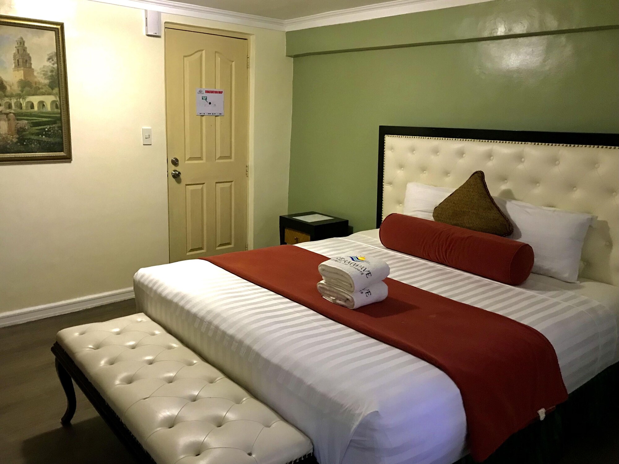 DELUXE, QUEEN BED
