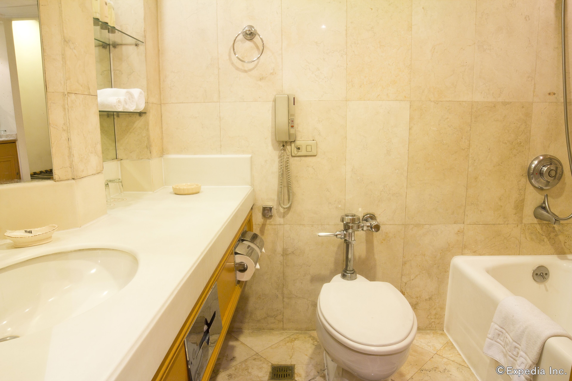 غرفة ديلوكس بسرير كينج، The Heritage Hotel Manila 10/10