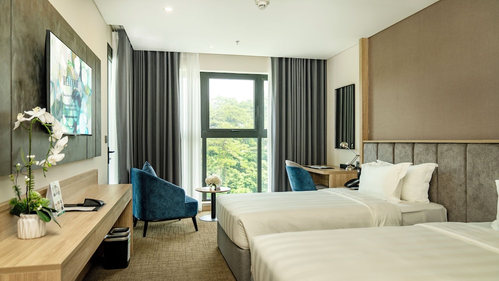 Garden, Superior, Twin Beds, Hill View