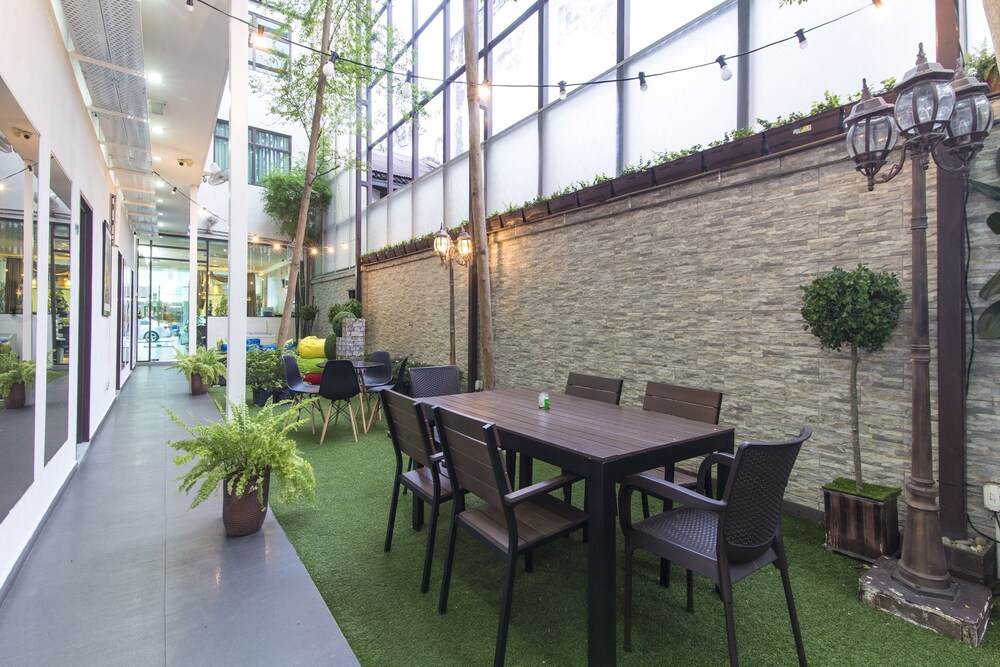 V GARDEN HOTEL 25/34