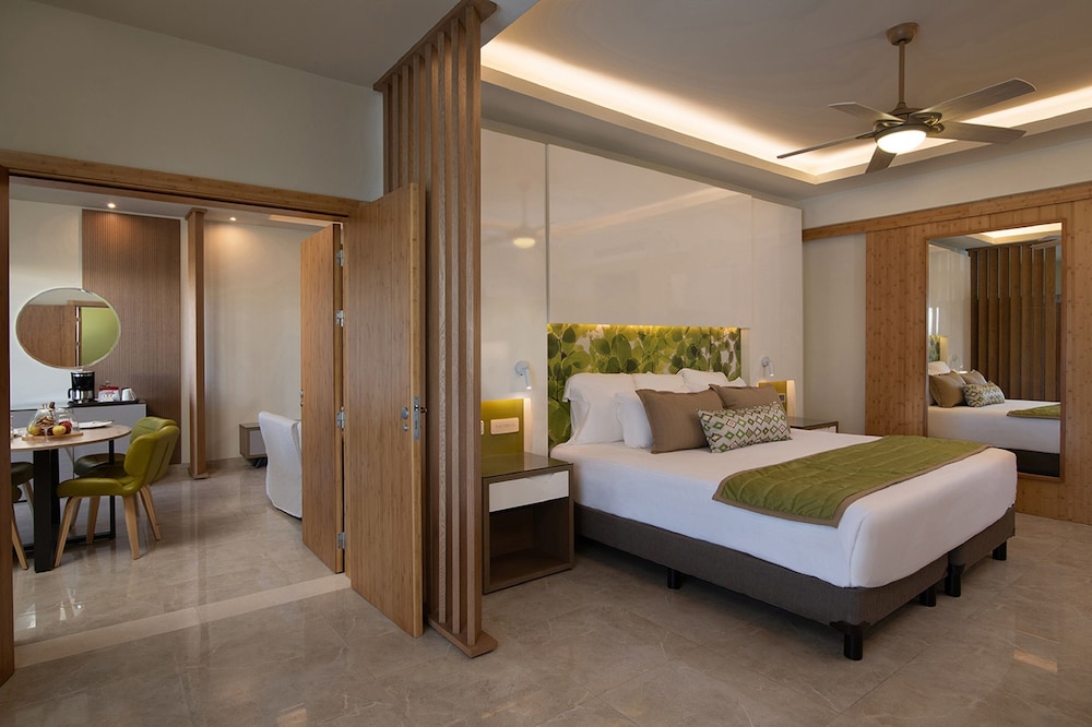 2 Bedrooms, Family Suite, 1 King and 2 Queen Beds, 2 Sofa, Dreams Onyx Resort And Spa Punta Cana 2/4