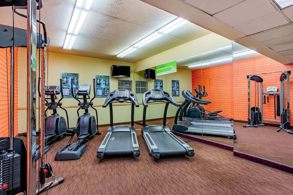La Quinta Inn Suites Raleigh Crabtree 32/49