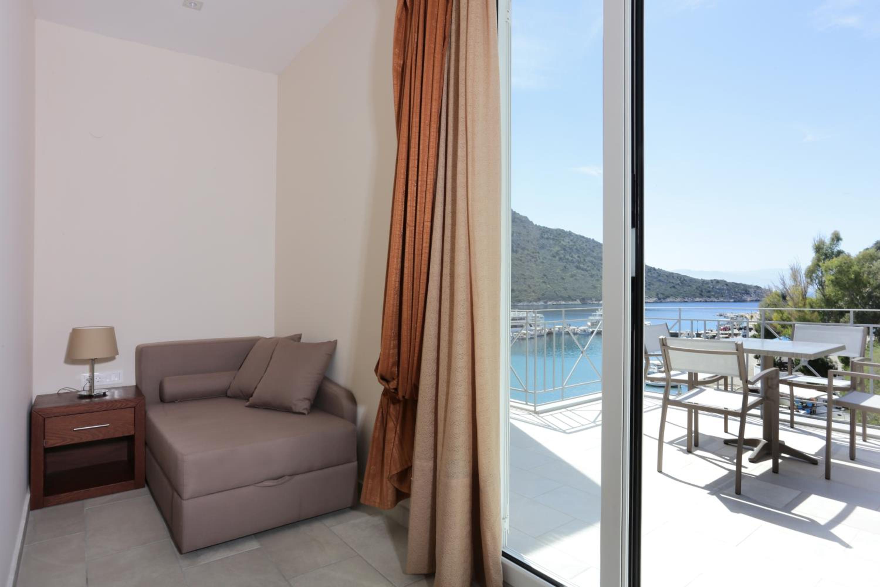 Aktaion Hotel 32/54
