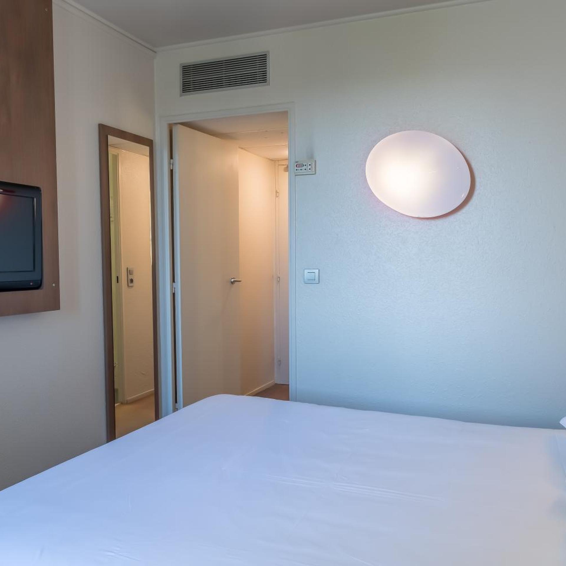 Next Generation, Double Bed، CAMPANILE NOGENT SUR MARNE 2/10