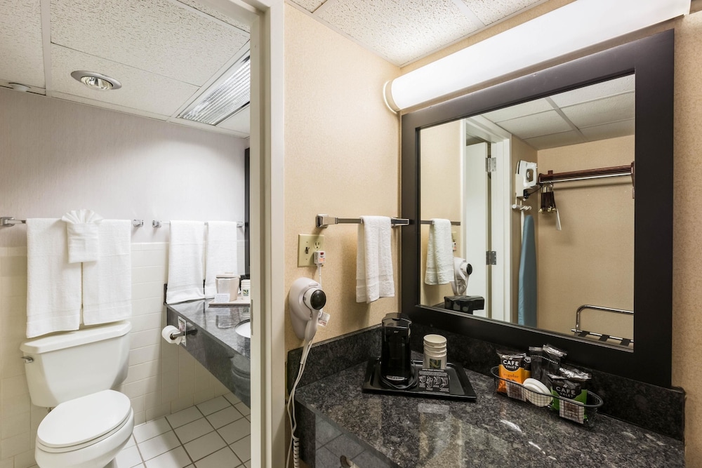 Quality Inn and Conference Center I-80 Grand Island 14/58