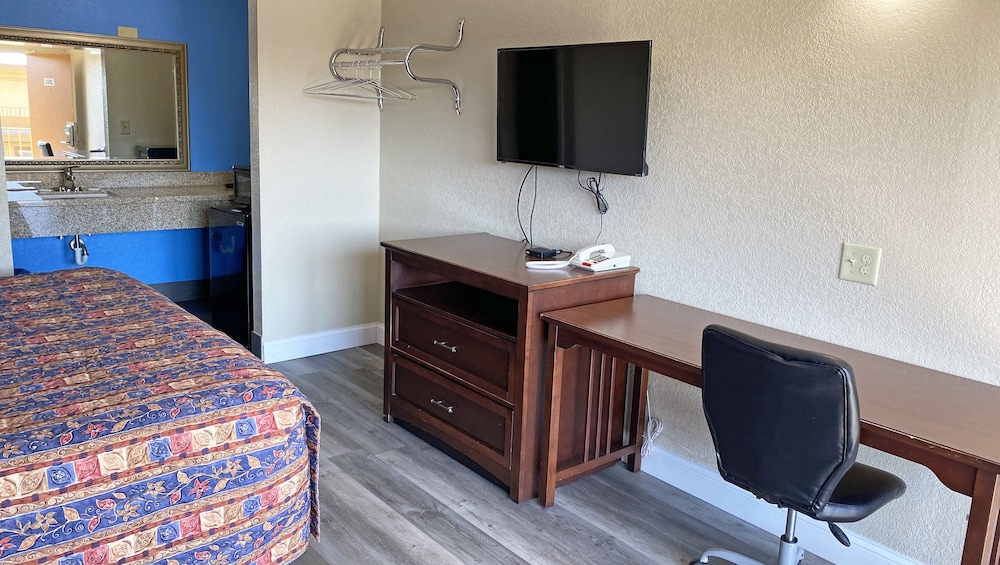 EXPRESS INN NEWPORT NEWS 18/59