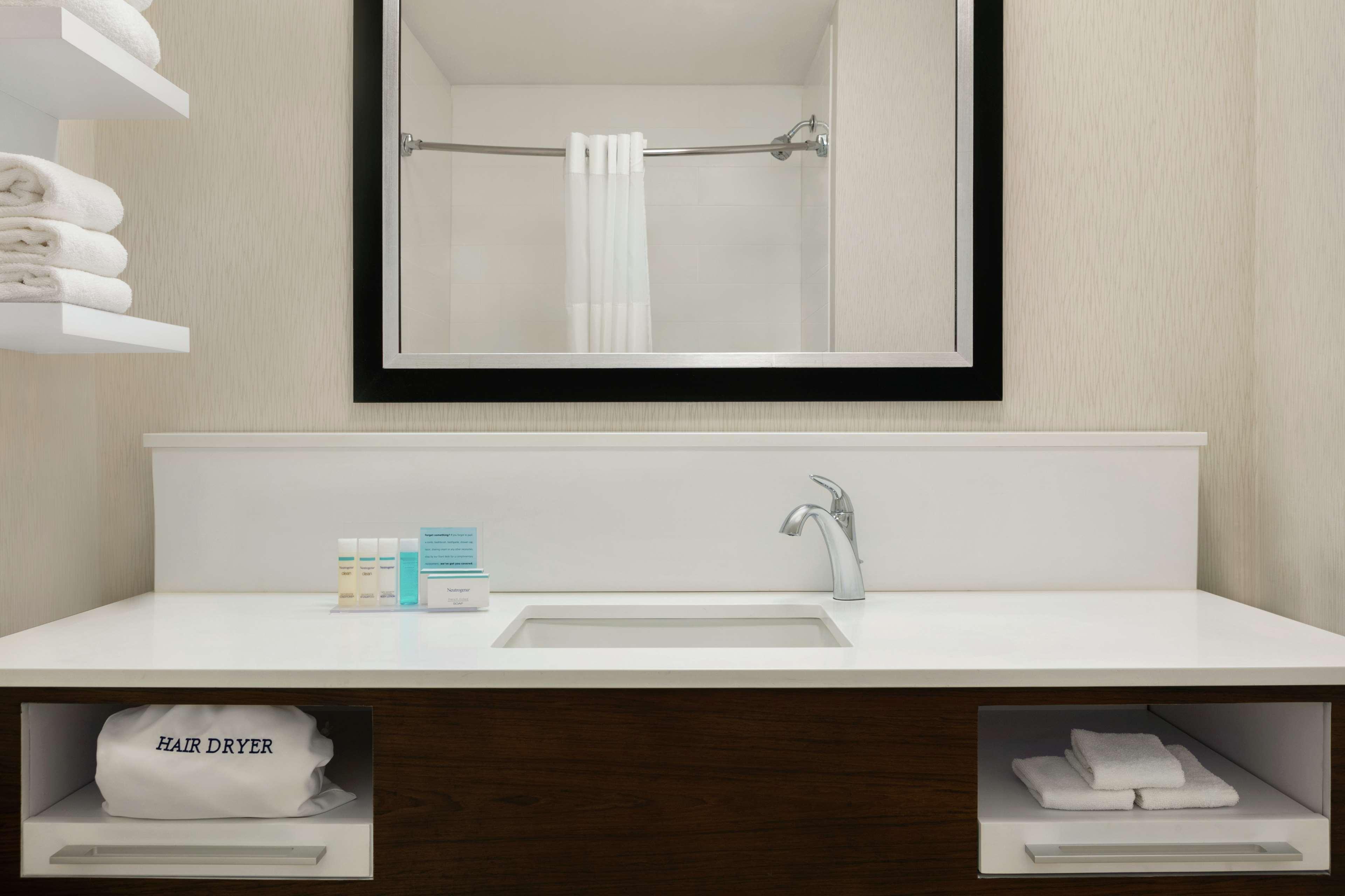 غرفة بسرير مزدوج، Hampton Inn Binghamton/Johnson City 2/3