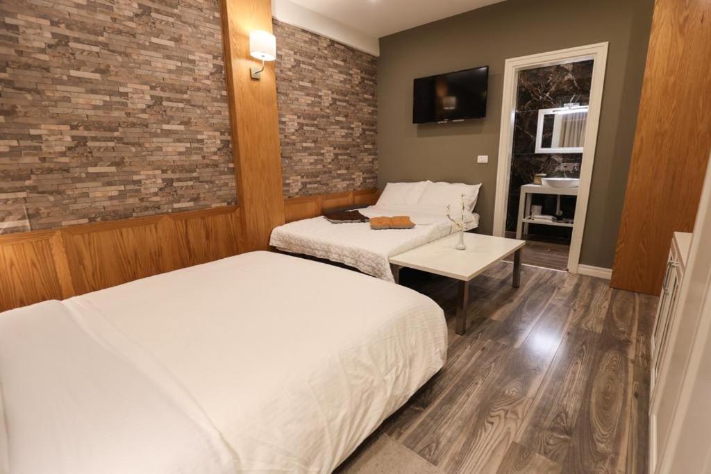 Hotel Romeo 25/59