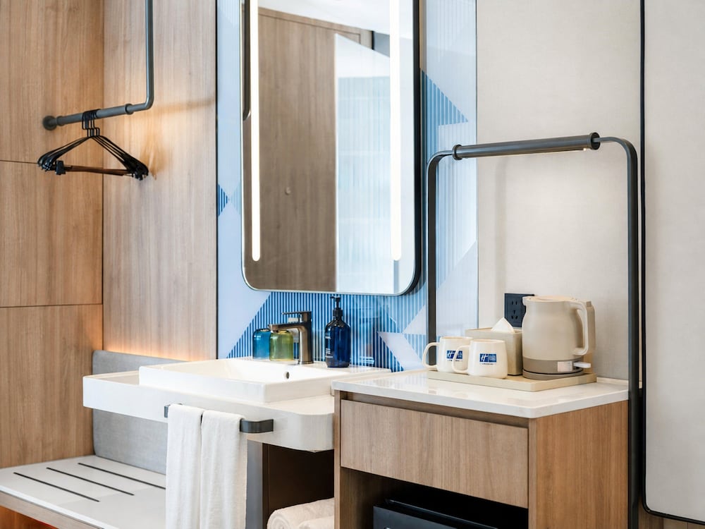 غرفة قياسية بسرير كينج، Holiday Inn Express Shanghai Jing An Xikang Road by IHG 7/9