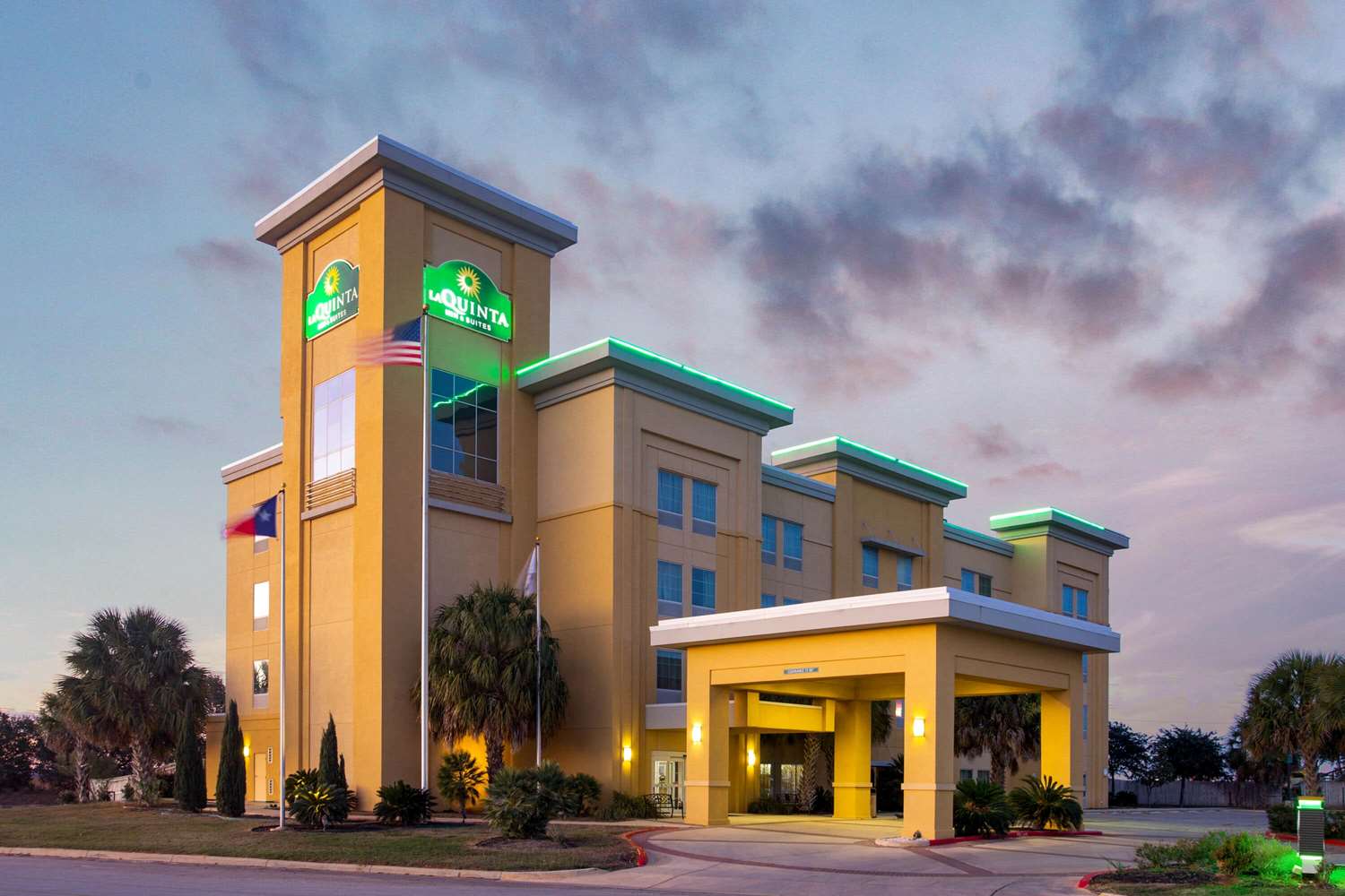 La Quinta Inn Suites Pearsall 2/56