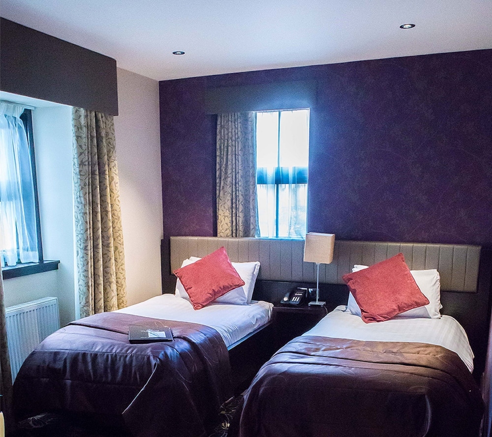 Standard, Twin Beds