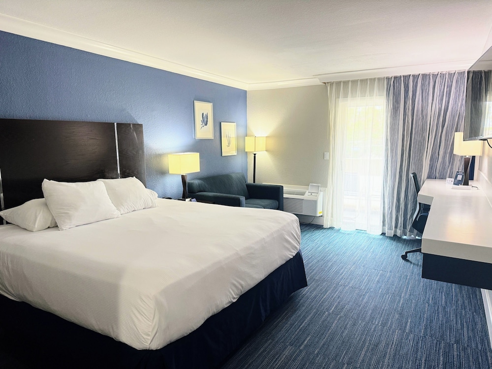 Pacific Inn 15/65