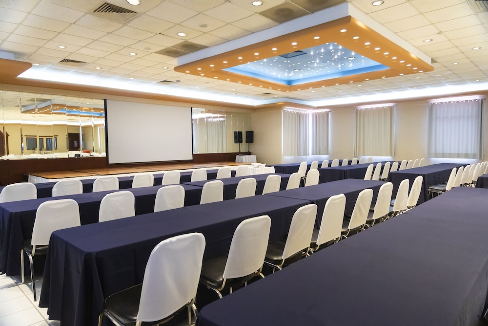Hotel Plaza Uruapan 56/67