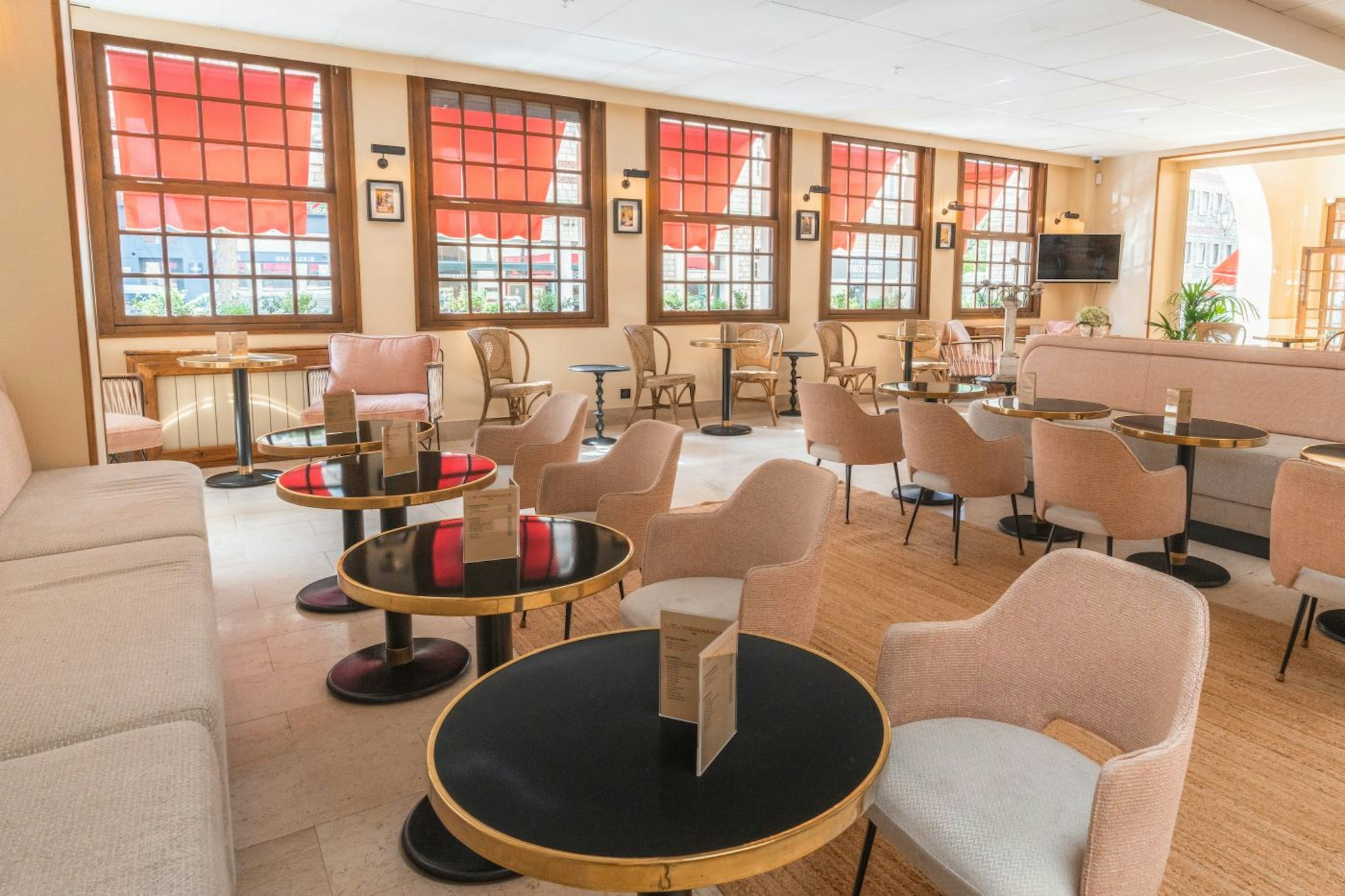 Le Grand Hotel de L Esperance 48/52