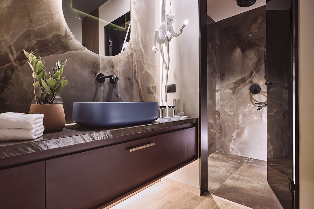 Cama Luxury Suites 4/58