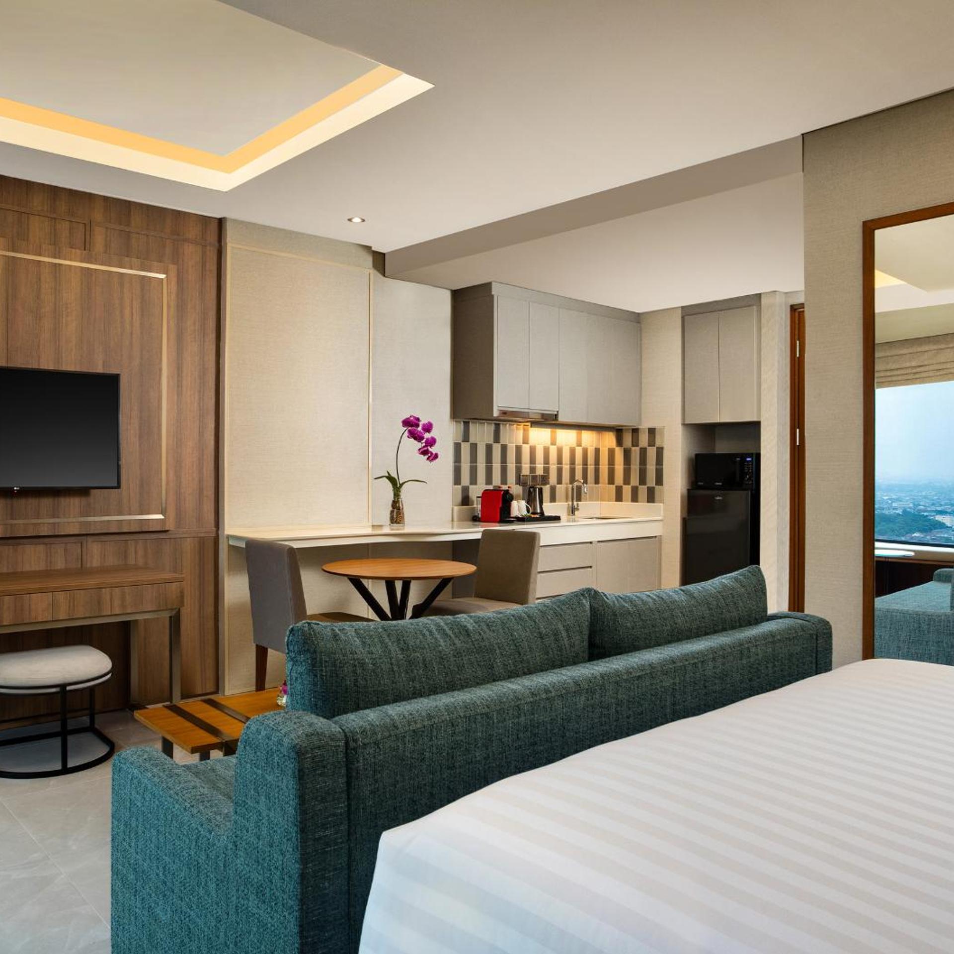 SUNRISE, SUITE