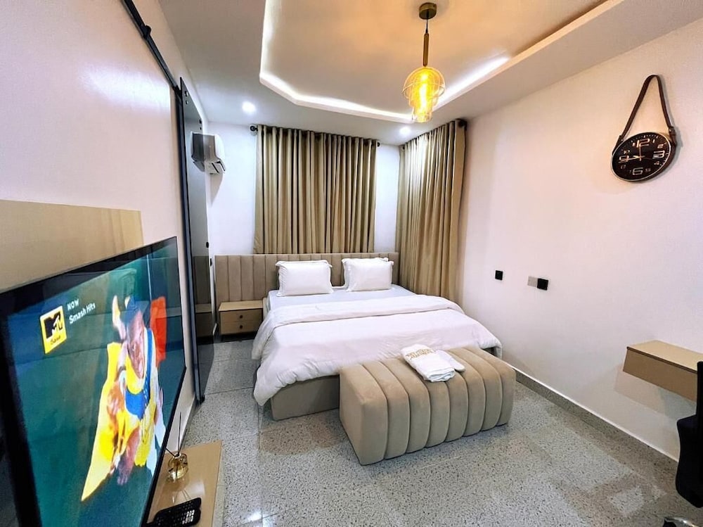 Adna Hotel 28/50