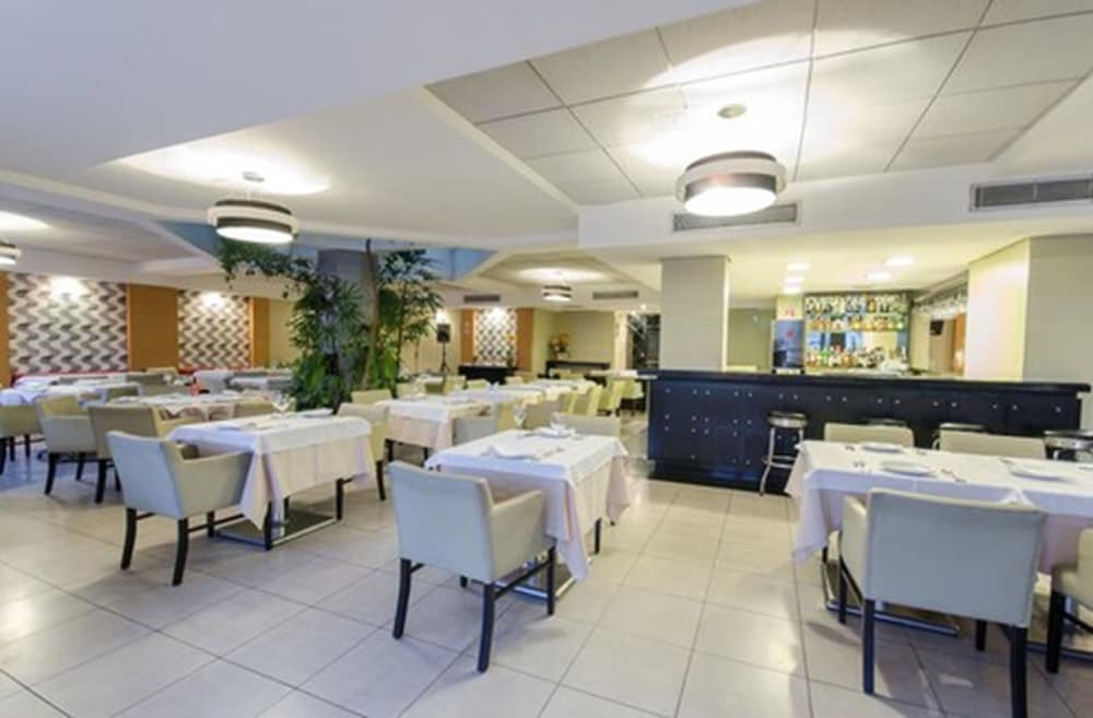 Hotel Adrianopolis All Suites 57/65