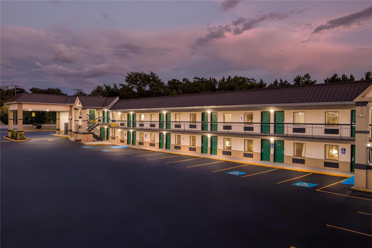 Super 8 by Wyndham Columbia 1/18