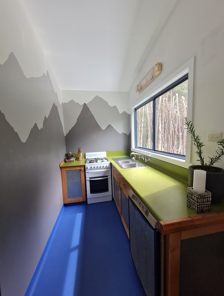 HUON BUSH RETREATS 17/50