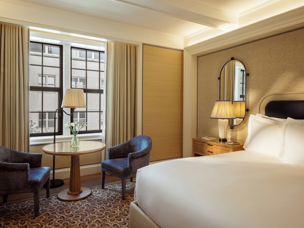 DELUXE, KING BED, ACCESSIBLE