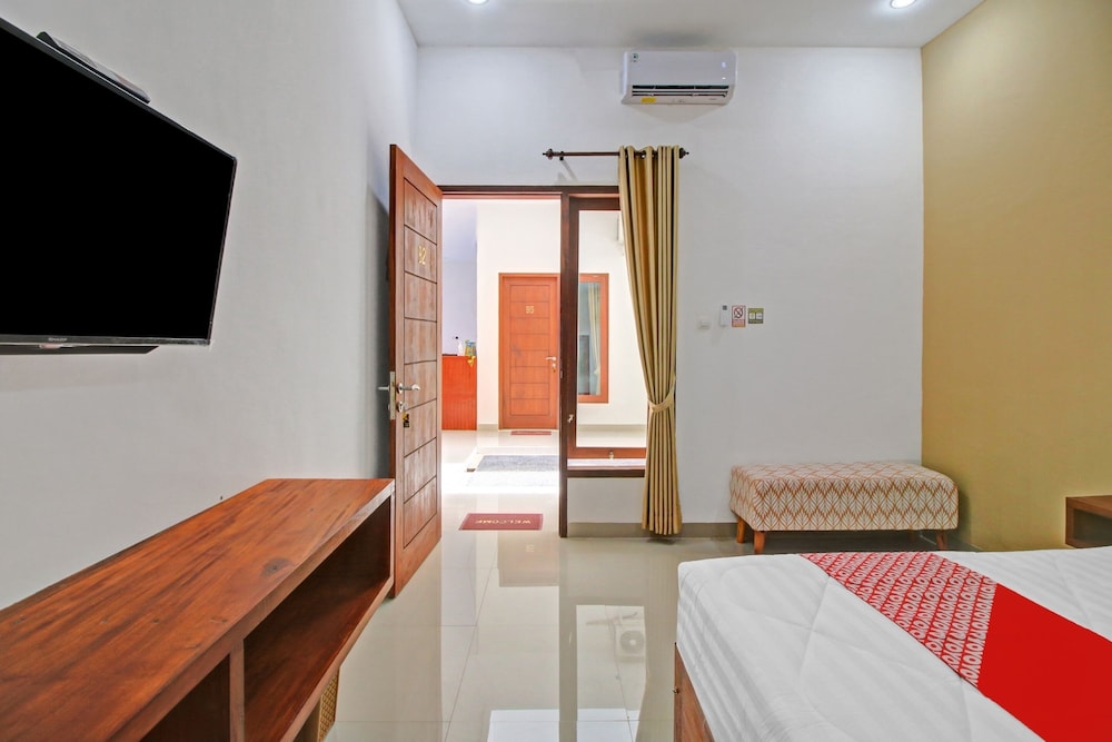 OYO 90820 Madania Guesthouse Syariah 10/23