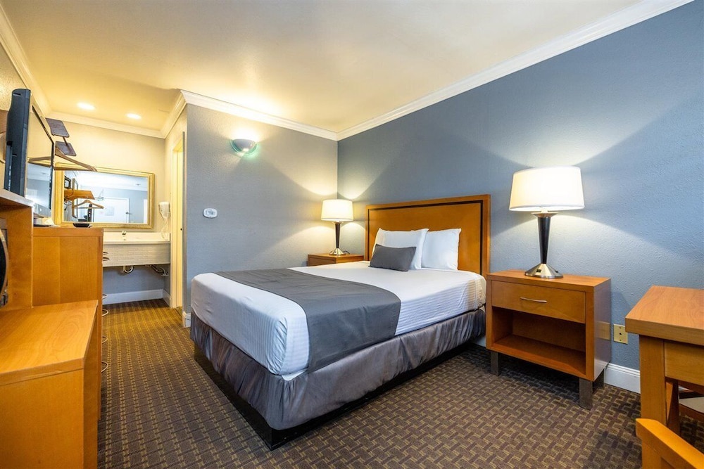 Soma Park Inn – Civic Center 15/50