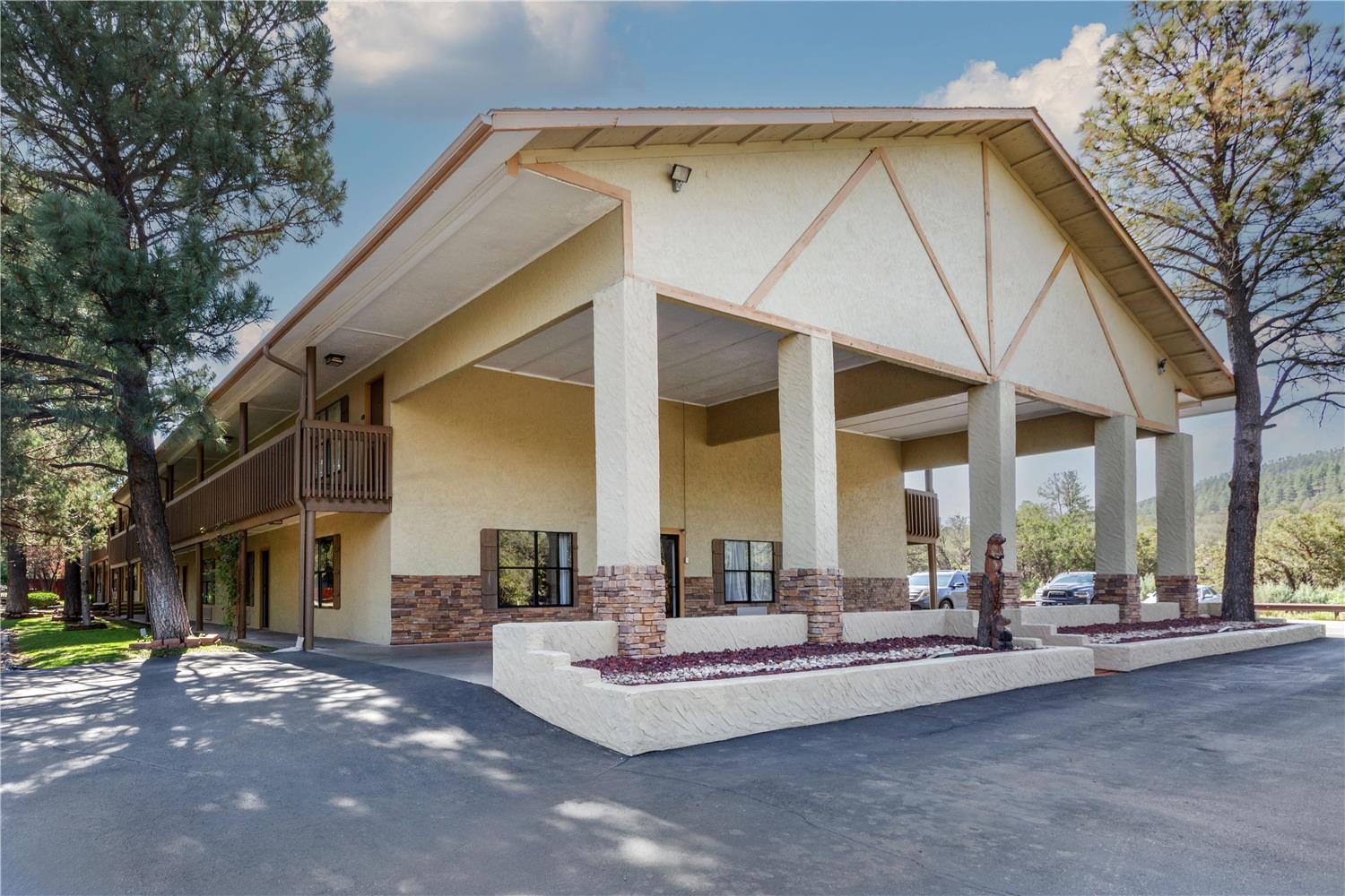 Best Western Pine Springs Inn 2/13
