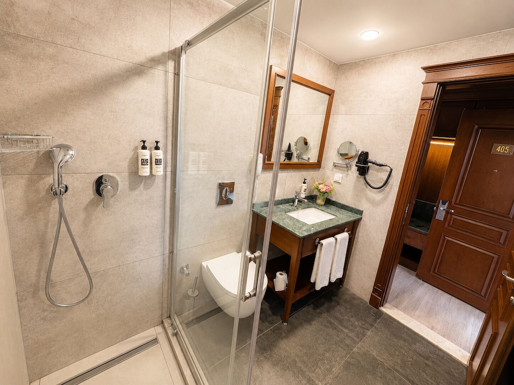 GLK Premier The Home Suites and Spa 48/50