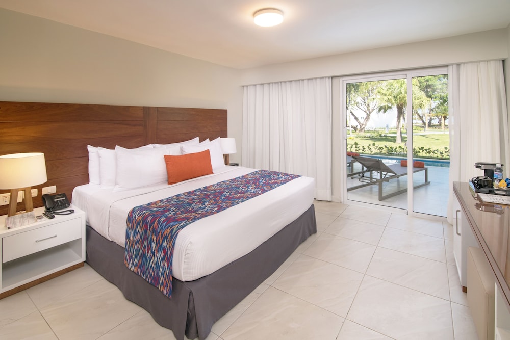 Swim Out, 2 Queen Beds, Adult Only
