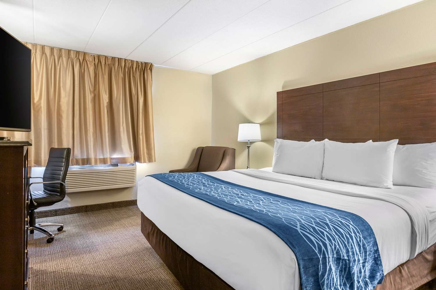 غرفة بسرير كينج لذوي الإعاقة، Comfort Inn Grand Rapids Airport 2/4