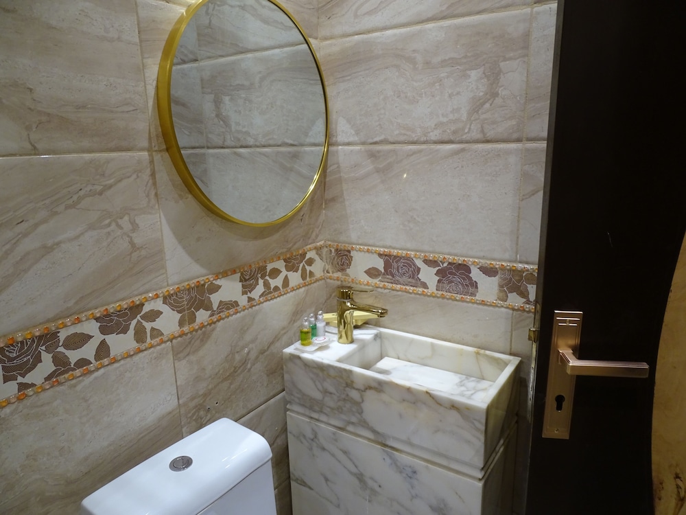 كومفورت إن أليرموك(Comfort Inn Al Yarmouk) 47/49