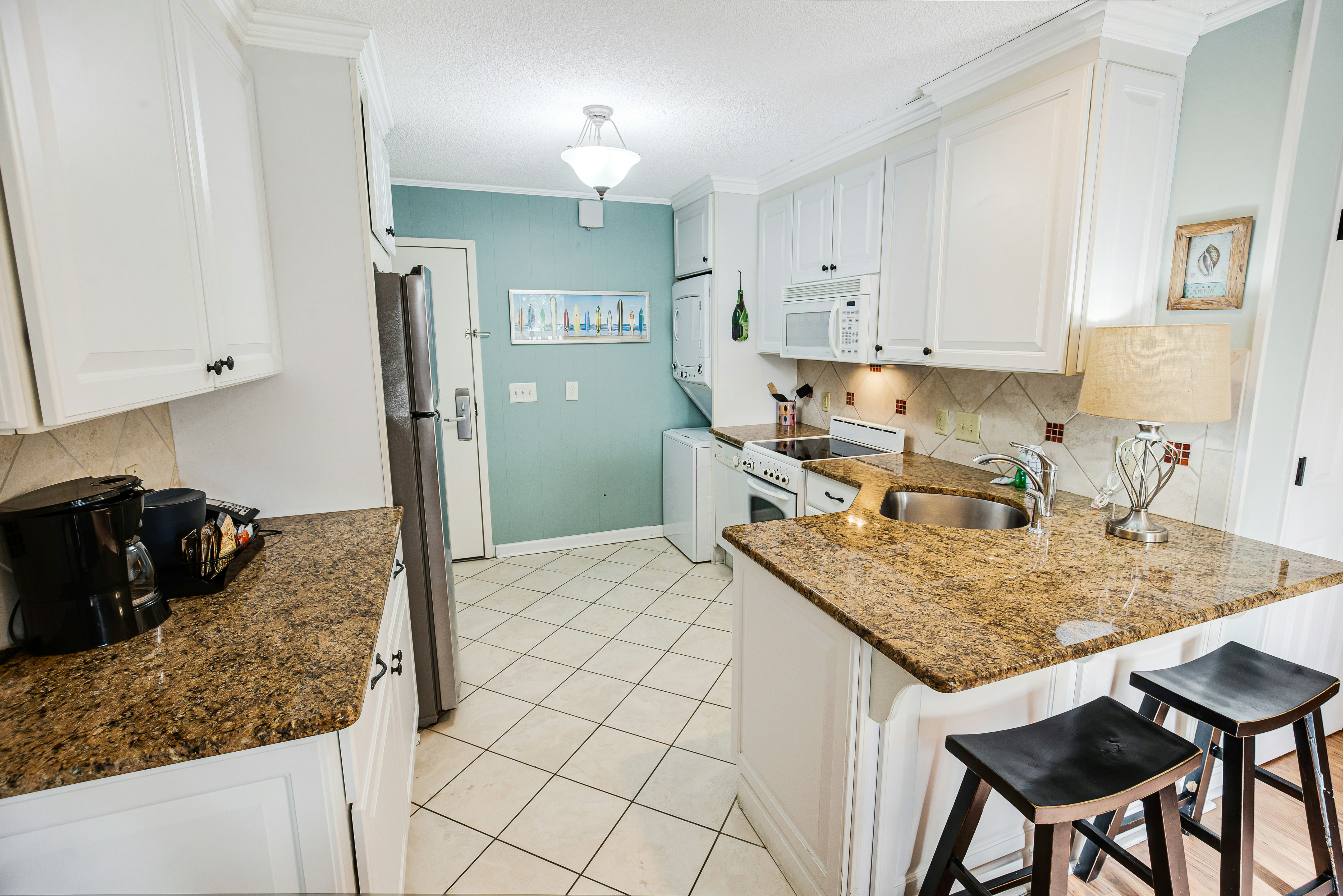 The Oceanfront Litchfield Inn 10/75