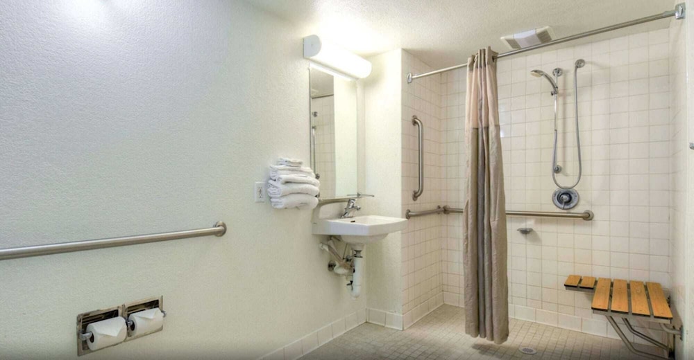 Motel6 Pomona, CA - Los Angeles 30/36