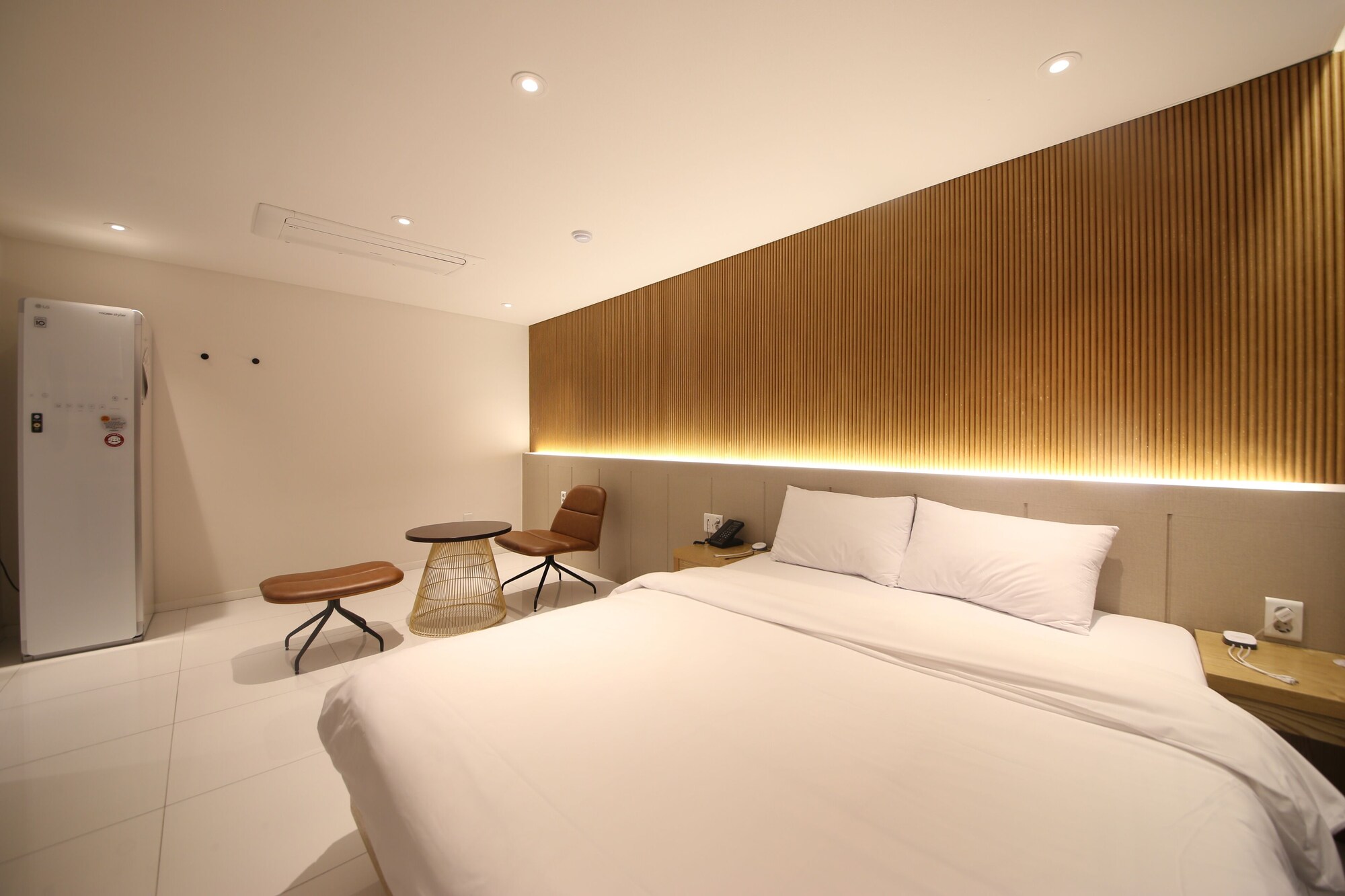 BUSINESS, STUDIO, SUITE, QUEEN BED, CITY VIEW