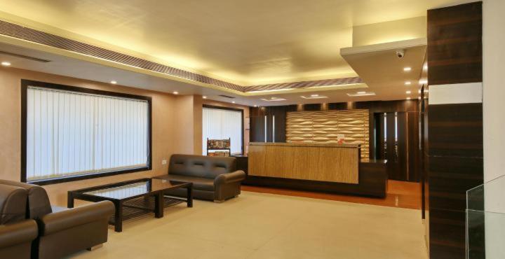 Hotel Sheela Shree Plaza 3/23