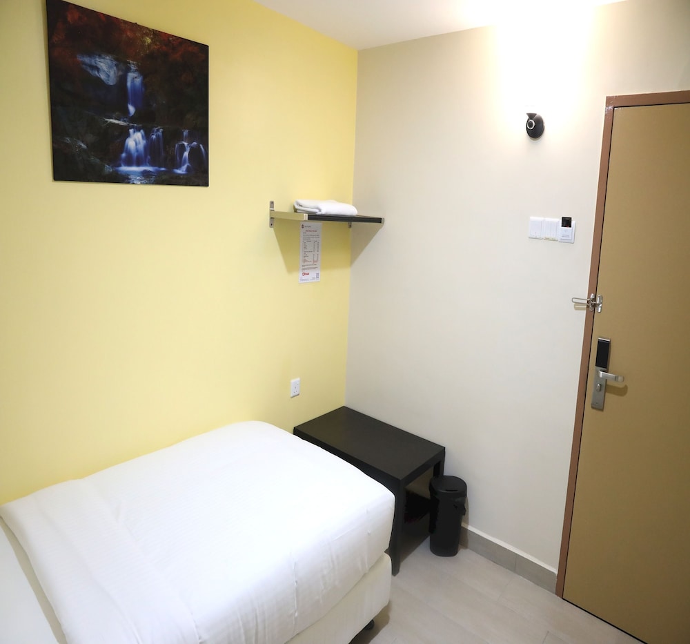Capital O 90897 Island City Hotel 35/50