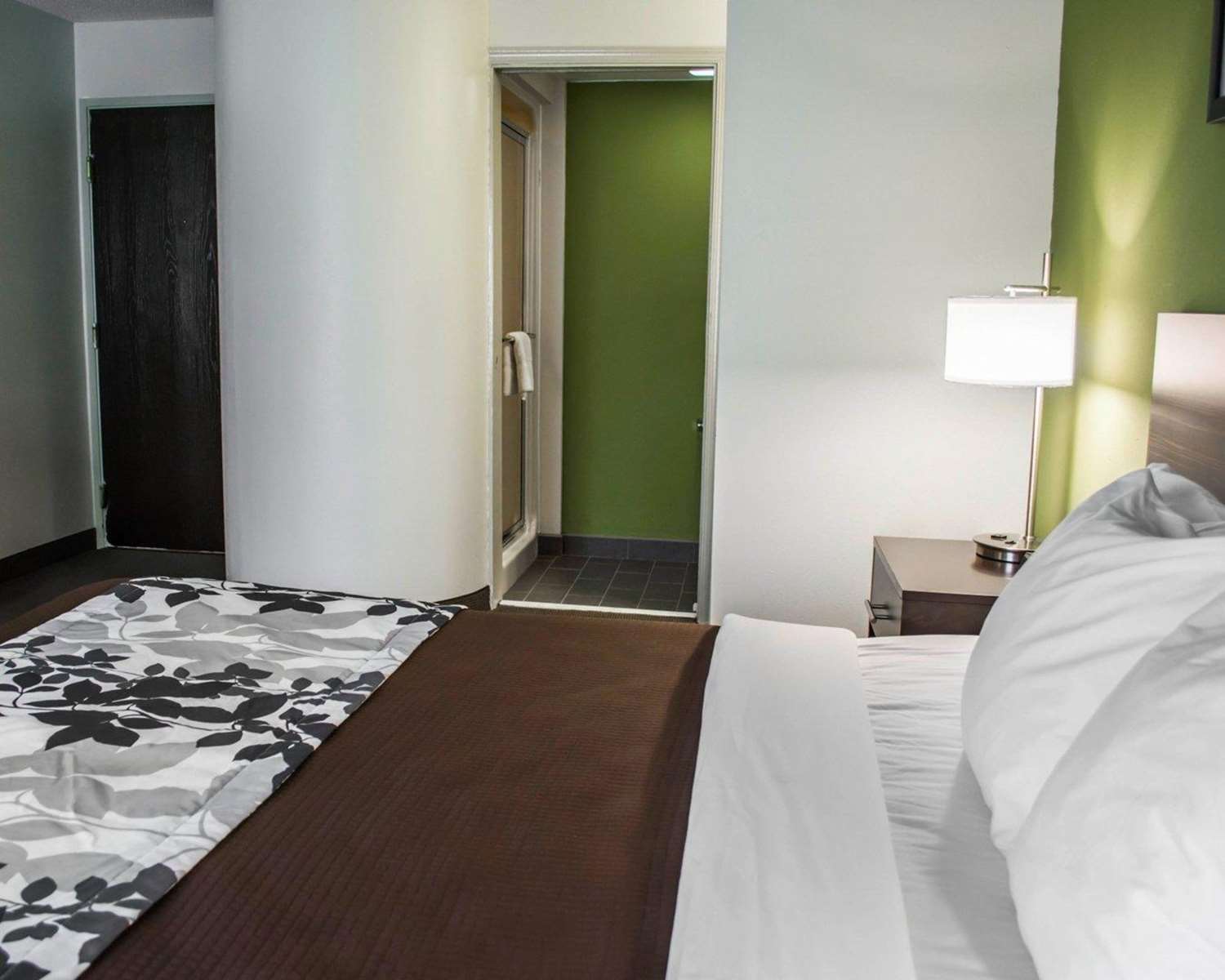 Room, King Bed, Sleep Inn Historic Williamsburg 2/2