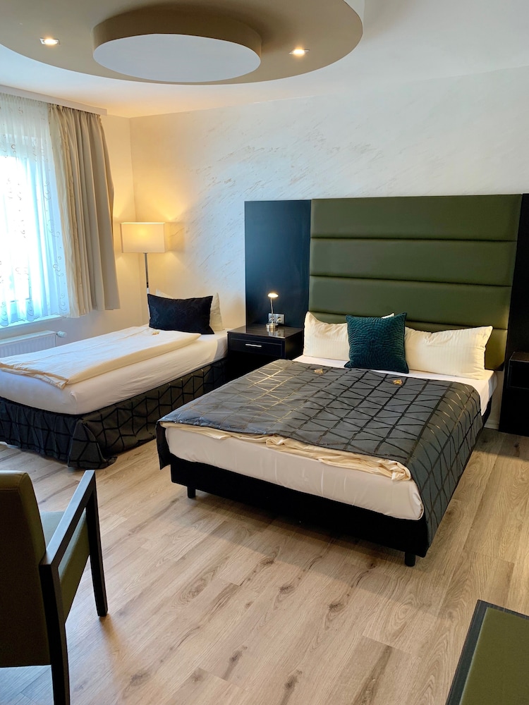 غرفة عائلية بسرير كينج وسرير فردي، Boutique Hotel Goldene Henne 3/7