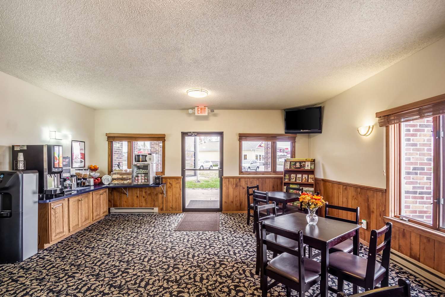 Econo Lodge Waupaca 30/35