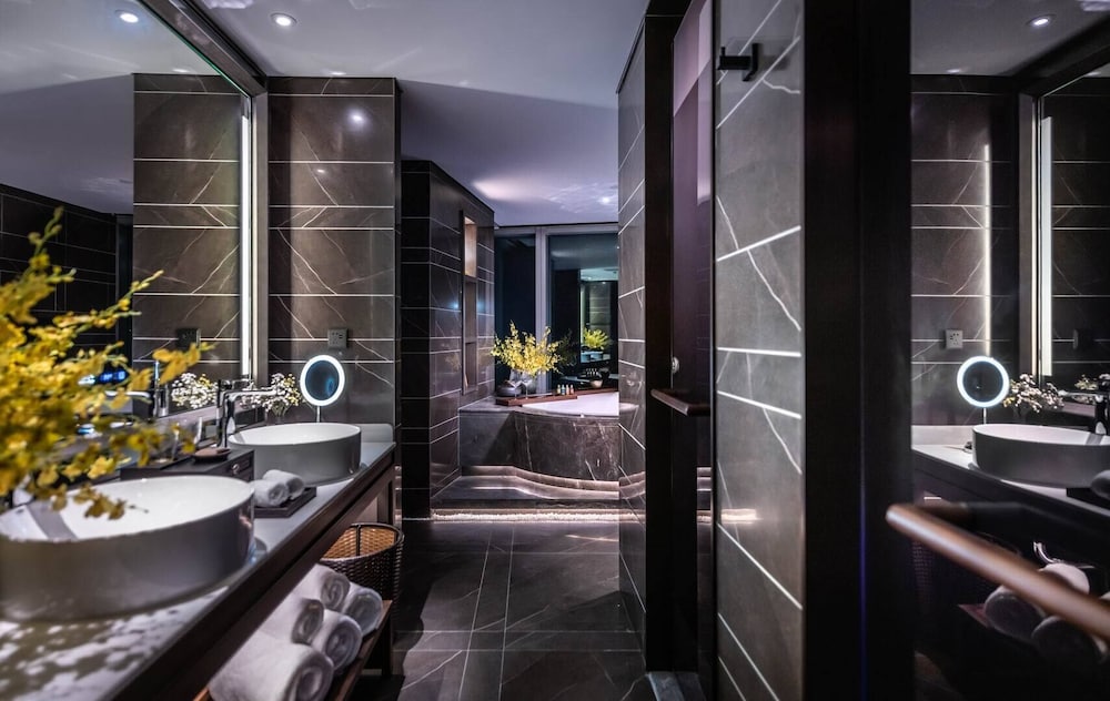 Elegant Hotel (Zhujiang New Town Canton Tower) 40/48