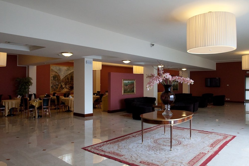 Hotel Maxim 4/48