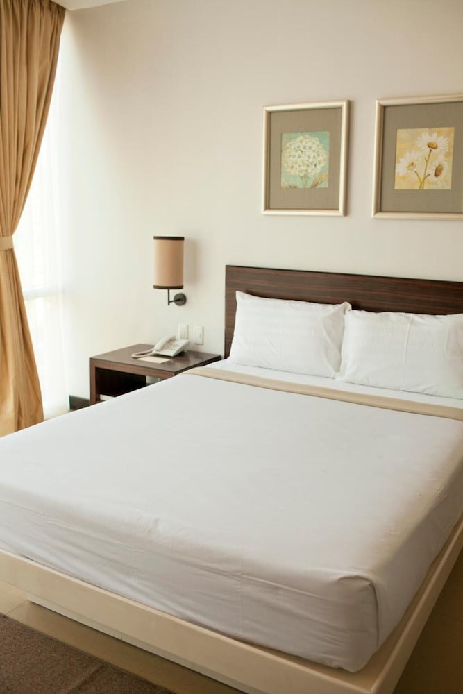 D Hotel And Suites 24/50