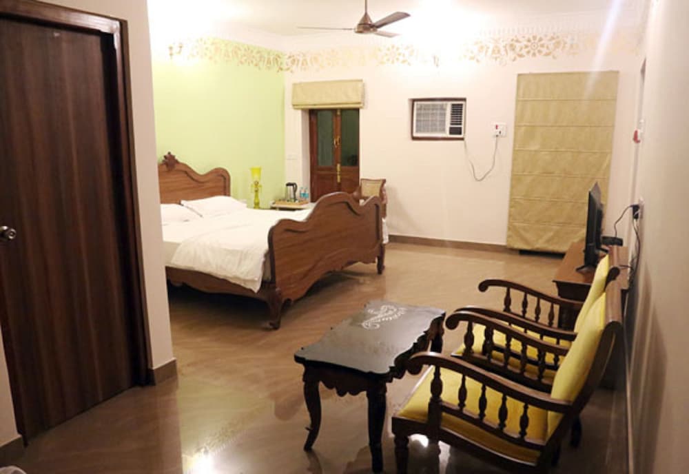 Vijaigarh Kothi 12/42