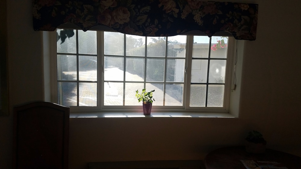 Malibu Country Inn 32/50