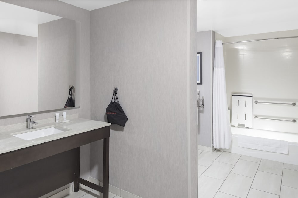 Hyatt Place Charlotte/University 23/24