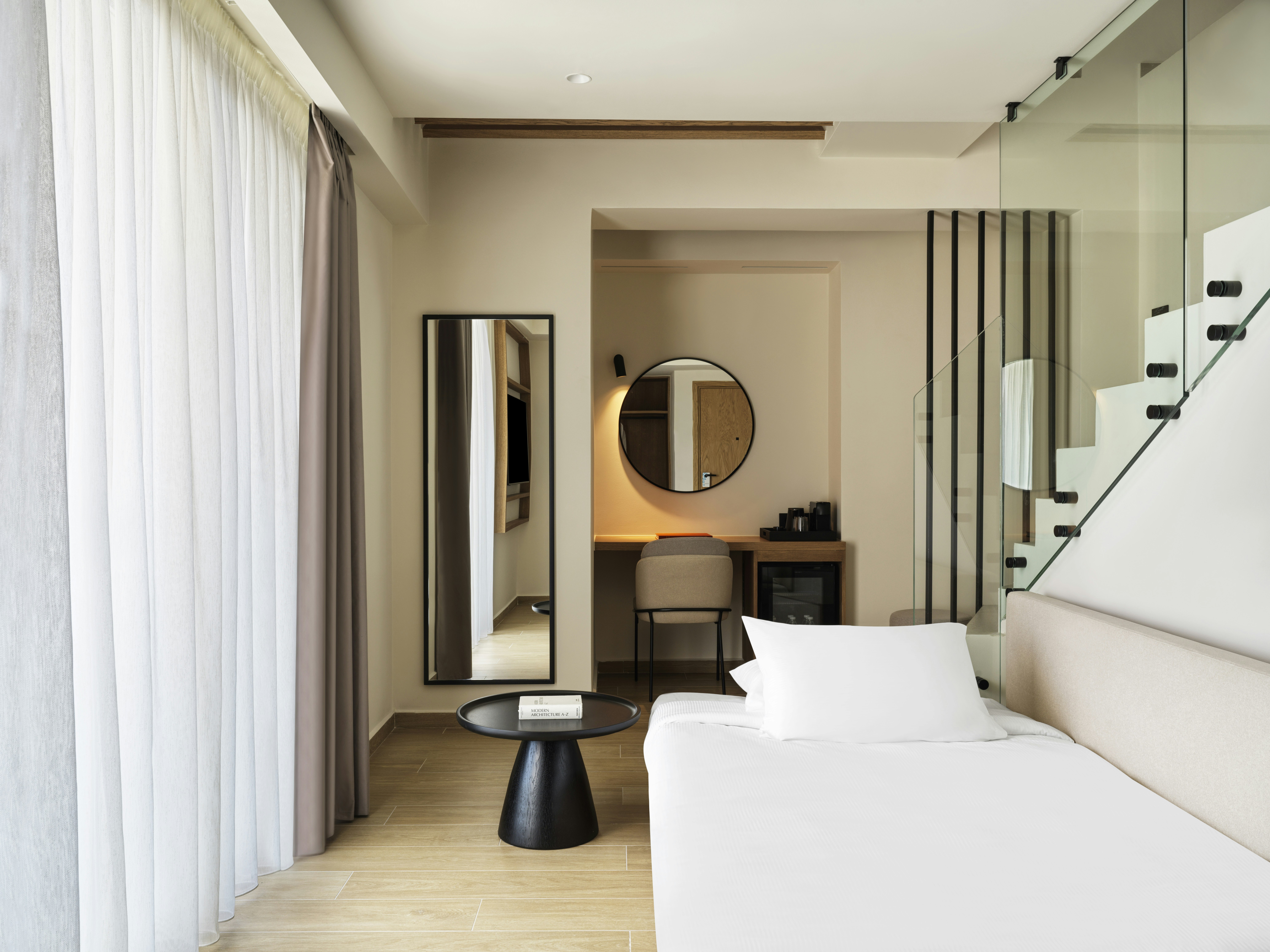 1 BEDROOM, SUITE, KING BED