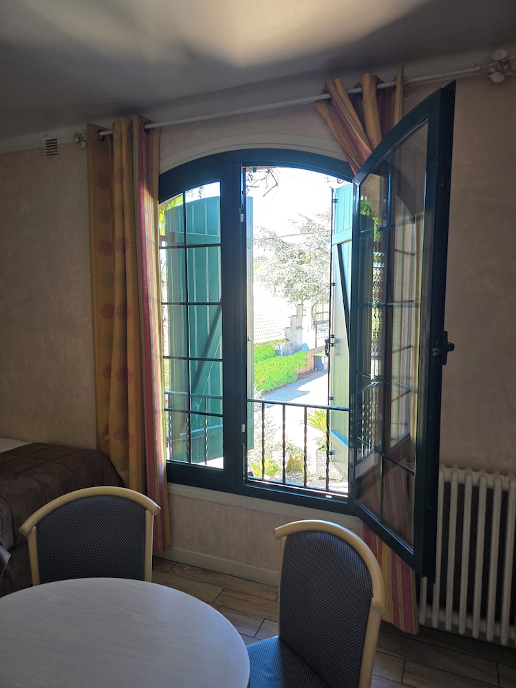 Auberge Les Arômes 33/45