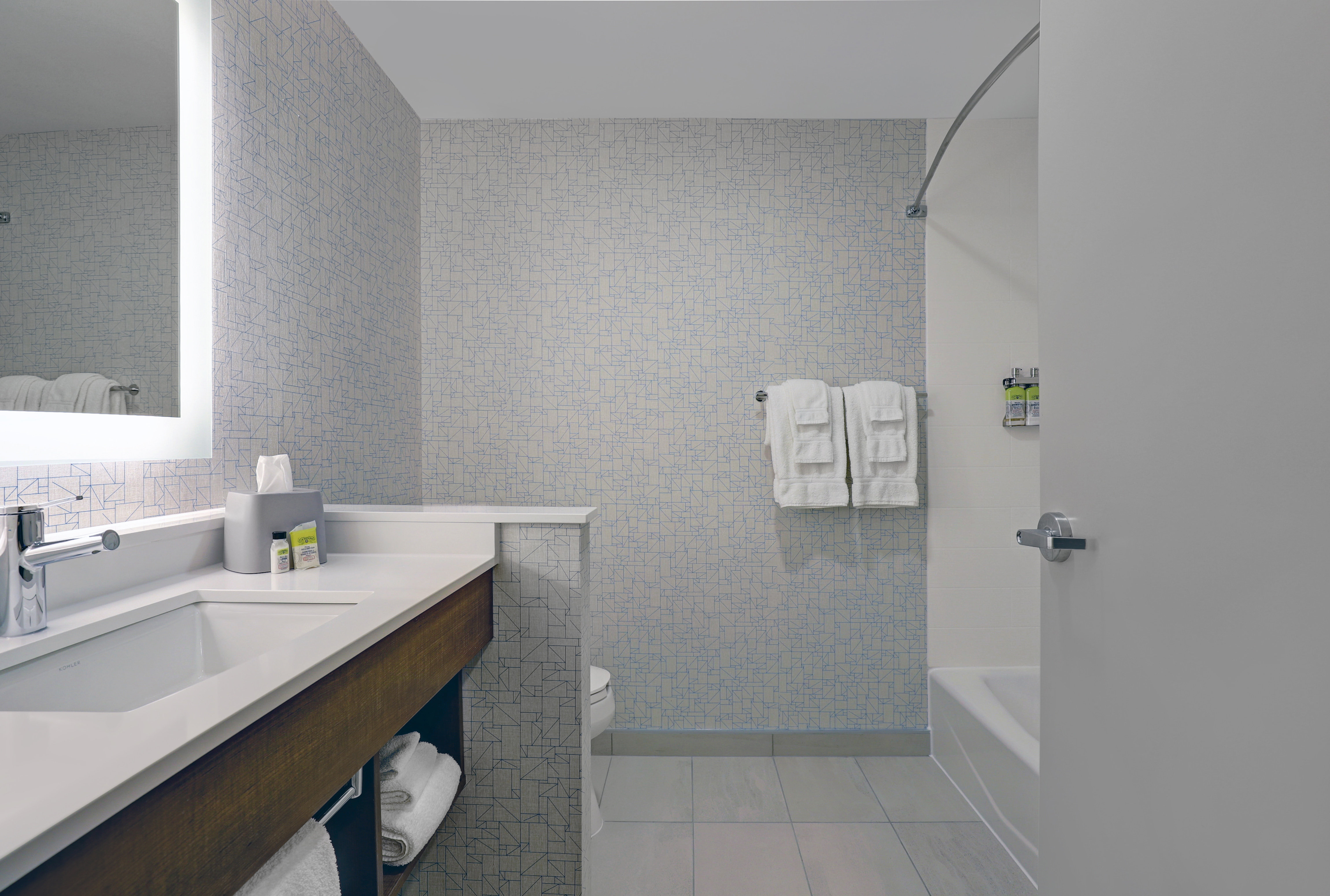 Holiday Inn Express And Suites Collingwood 71/73